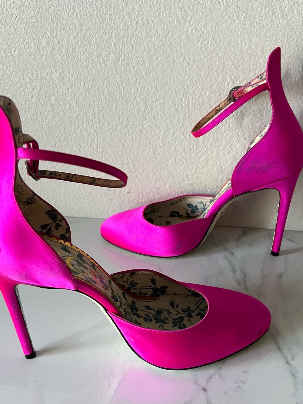 Gucci Daisy d'Orsay Ankle Strappy Pumps Fuchsia Satin 105 Size 38.5 (8.5 US) - Picture 6 of 11